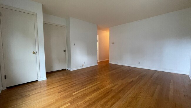Building Photo - 84th Street  3531-3533