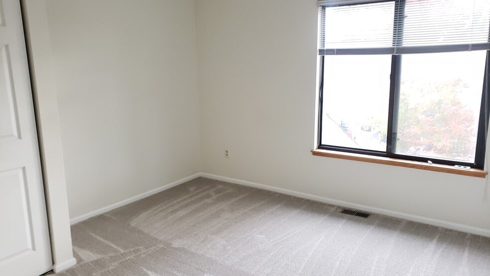 2nd Bedroom - 412 Owl Dr
