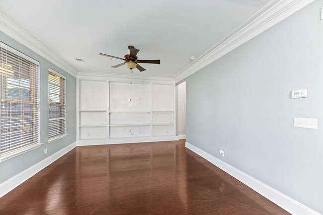 Building Photo - 3 BD 2.5 BA | Charming Home