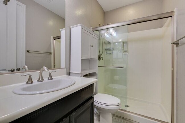 Building Photo - Beautiful Next-Gen Home with Private Entry Suite & Spacious Backyard * MOVE IN SPECIAL*