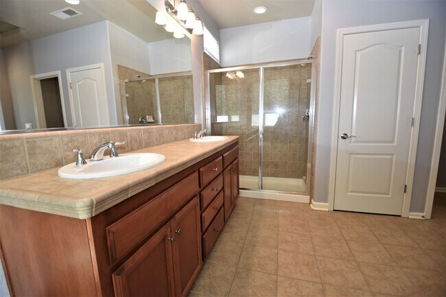 Building Photo - 3303 Southerland Rd