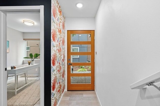 Building Photo - 5915 California Ave SW