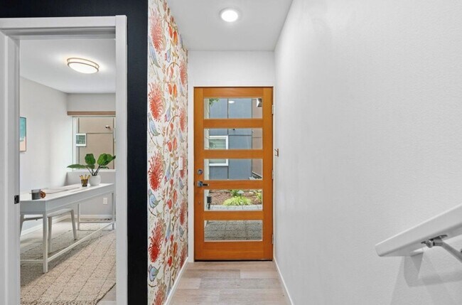 Building Photo - 5915B California Ave SW