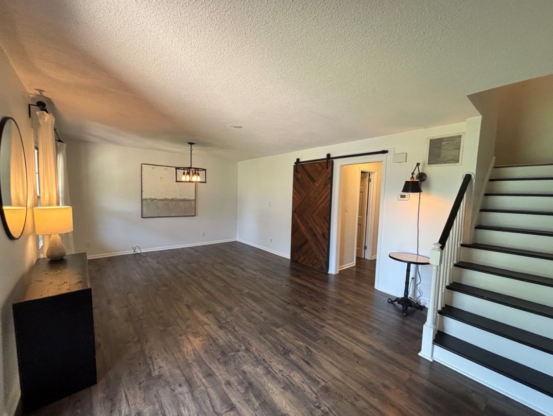 Building Photo - 723 Sir Walter Cir