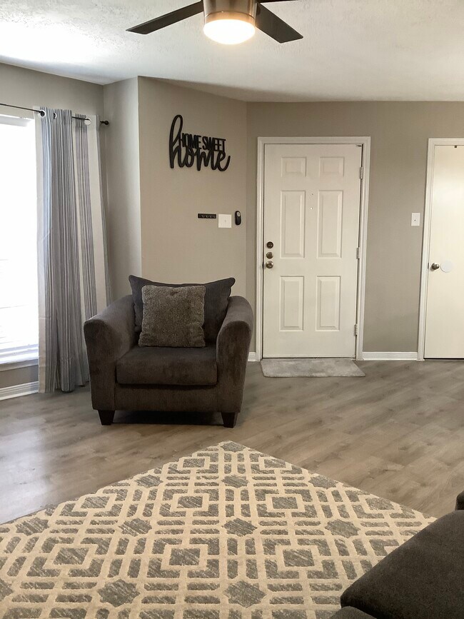 Building Photo - 2402 Sycamore Ave