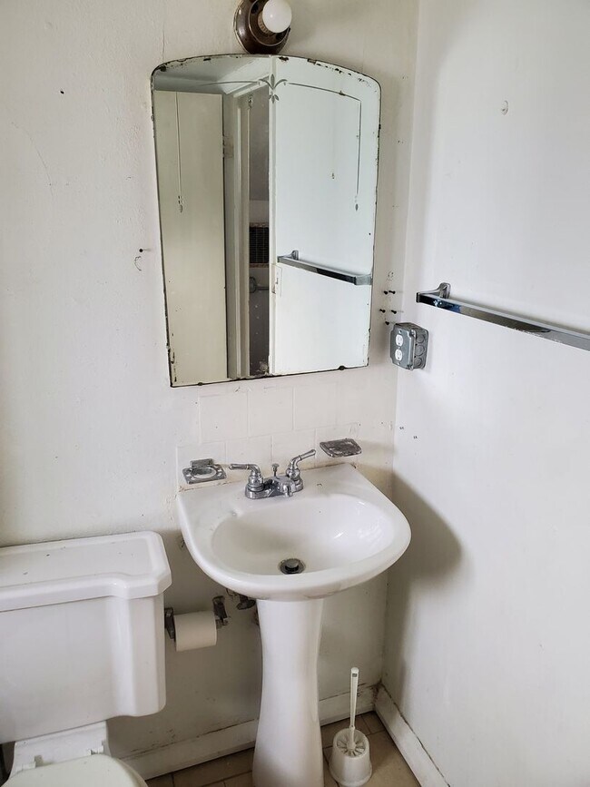 Building Photo - 1312 N New York Ave