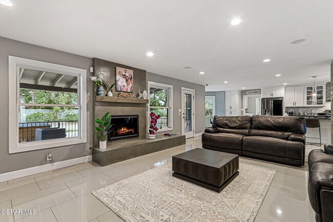 Building Photo - 9904 Monaco Dr