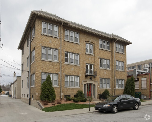 Primary Photo - 1714 E Kensington Blvd