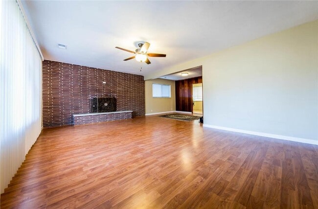 Building Photo - 18 Forsythia Ln