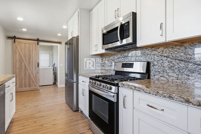 Building Photo - 5082 Edinger Ave