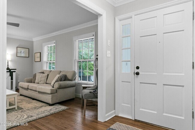 Building Photo - 450 Crestview Rd