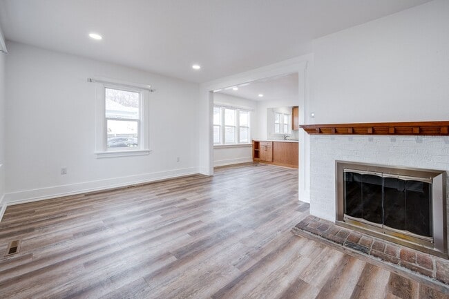 Building Photo - JUST LISTED! The Perfect Place for Students to Call Home