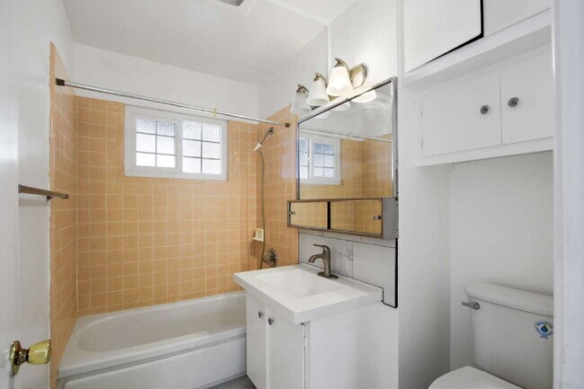 Building Photo - Old East Davis Rental with Spacious Yard, Bonus Room & Easy Bike Access to UC Davis