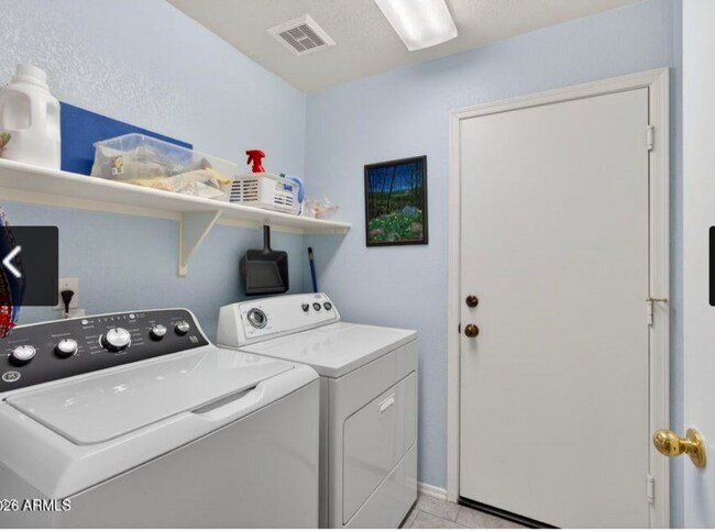 Building Photo - GORGEOUS home in the heart of Gilbert!