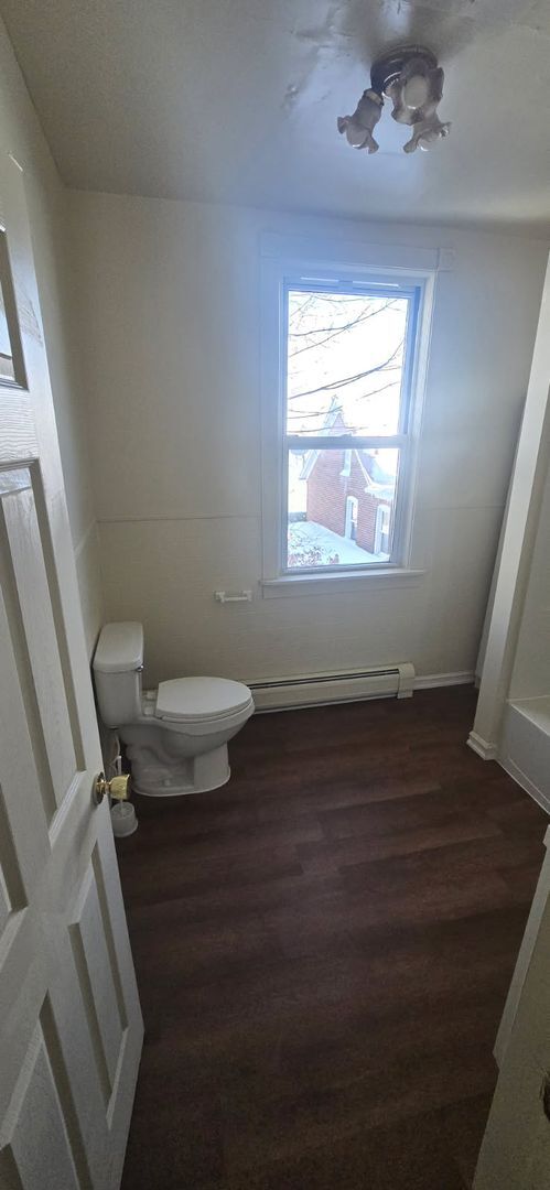 Building Photo - 154 Garibaldi Ave