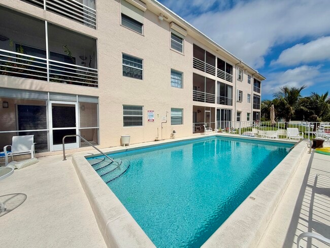 Building Photo - 312 Northlake Dr