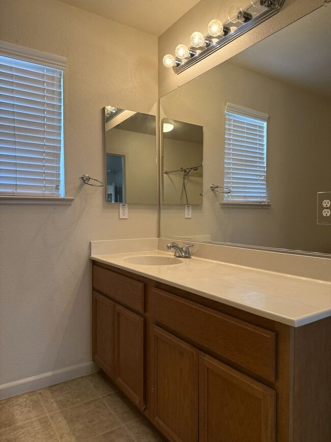 Building Photo - Beautiful Two-Story Home in Desirable Bellevue Ranch!