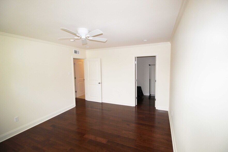 Building Photo - 2511 St Charles Ave