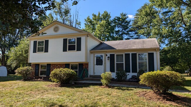 Building Photo - 12618 Pinecrest Rd