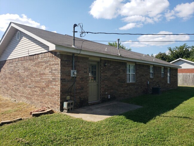 Building Photo - Nice 3 bedroom 2 bath in Farmington