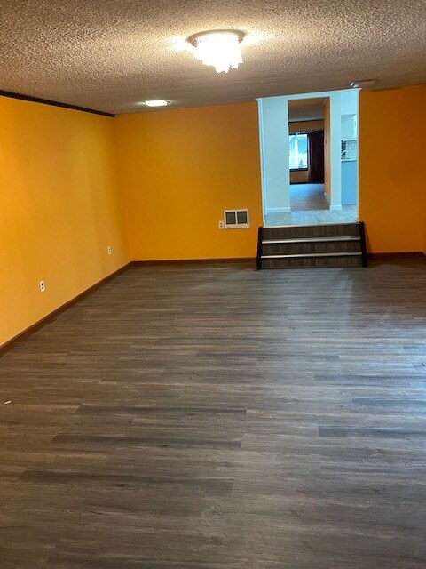 Building Photo - 10 Myron Ave