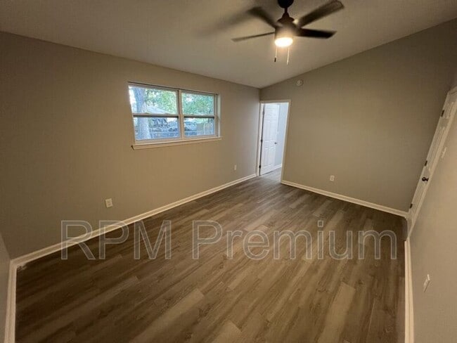 Building Photo - 8803 Orleans Dr