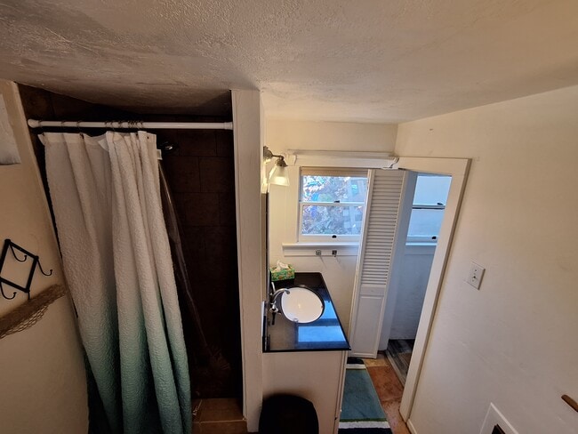 Building Photo - 2910 Grape Street