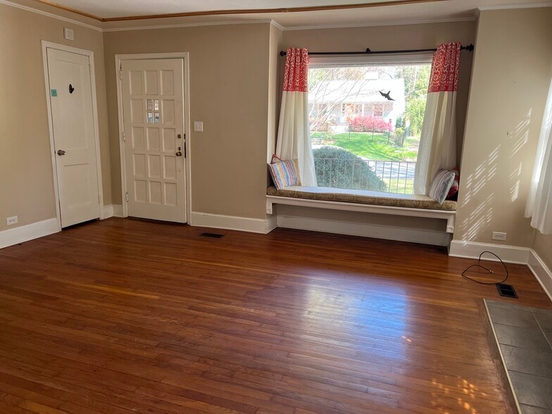 Building Photo - 905 Demerius St