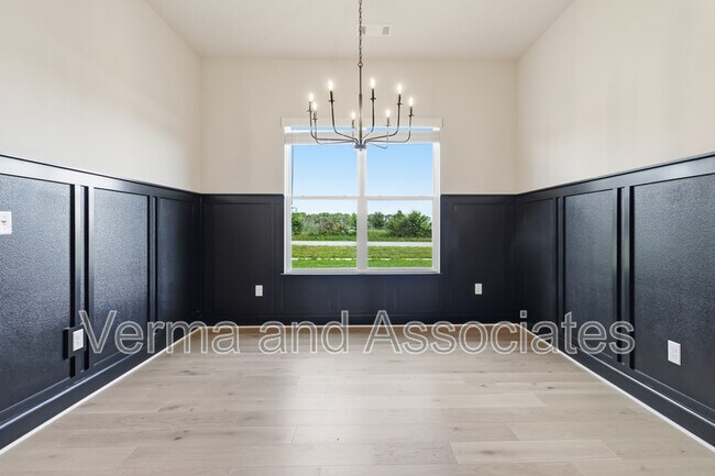 Building Photo - 980 Trestle Ln