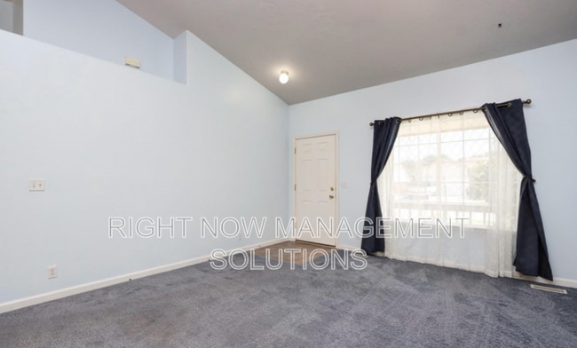 Building Photo - 815 S Pawnee Ave