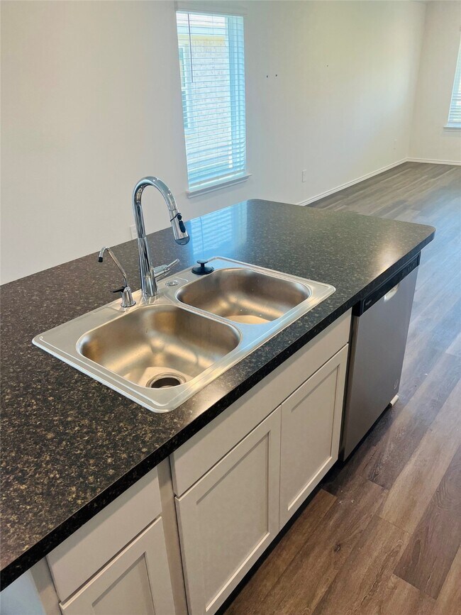 Building Photo - 5211 Mossdale Blf Ln