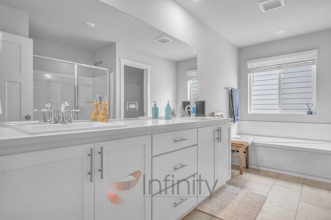 Building Photo - 8943 SW Vermillion Dr