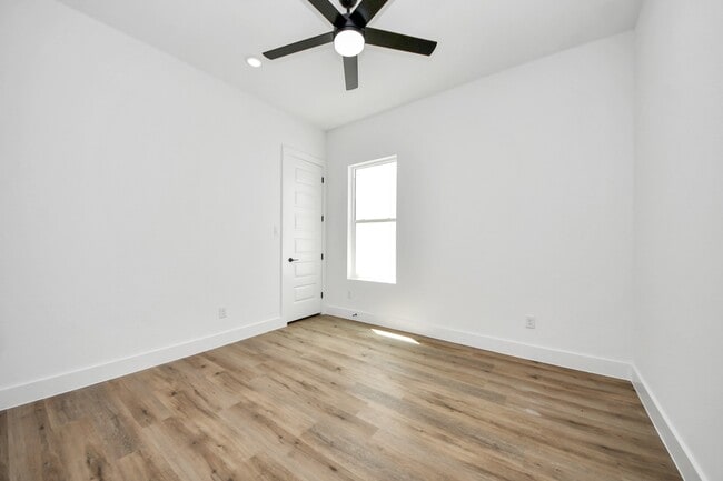 Building Photo - 8313 Venus St