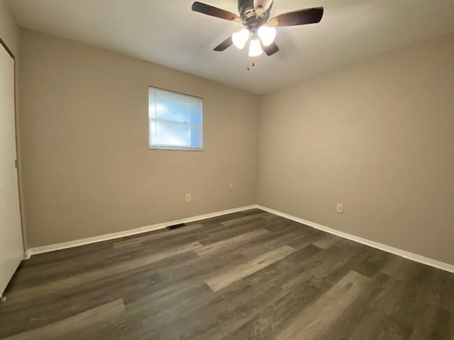 Building Photo - Welcome to this charming 2-bedroom, 1-bathroom ranch style home located in Springfield, OH+