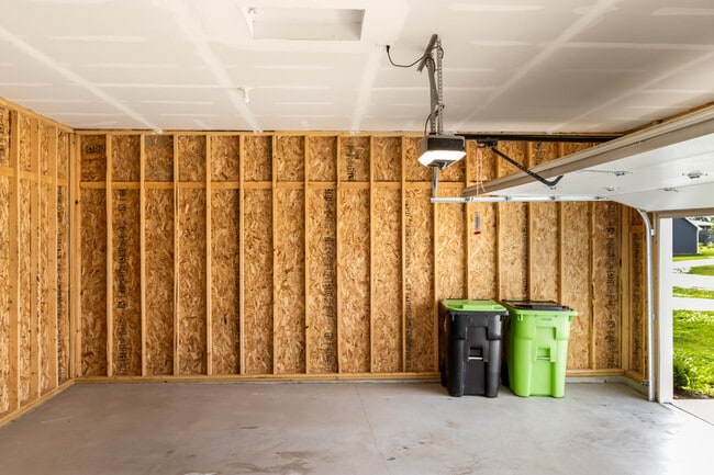 Building Photo - W218N16066 Tiger Lily Dr