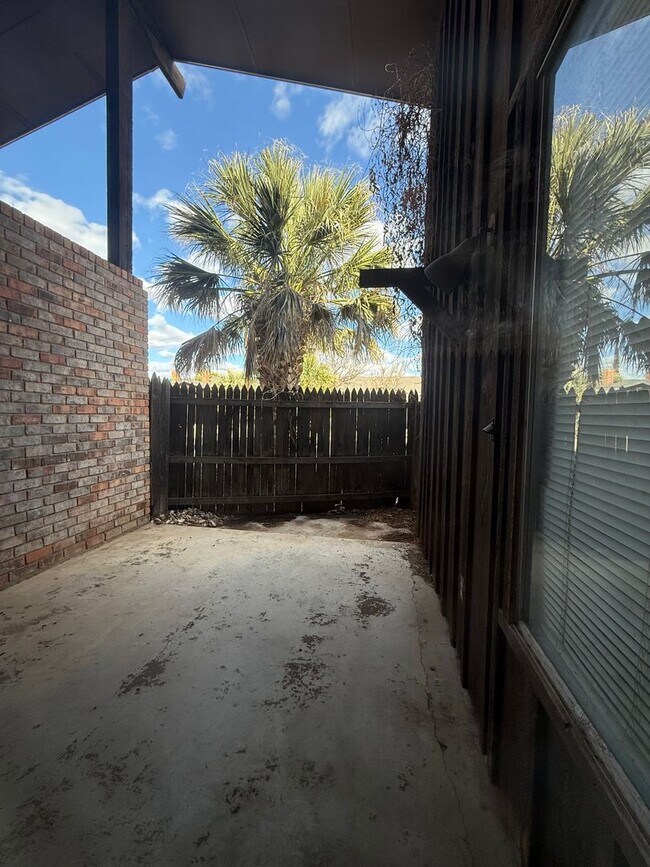 Building Photo - 2701-2701 Pagewood Ave