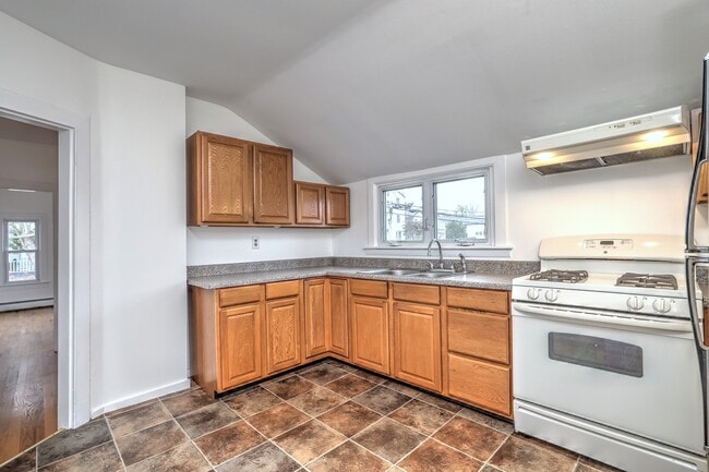 Building Photo - 83 Hawley Ave