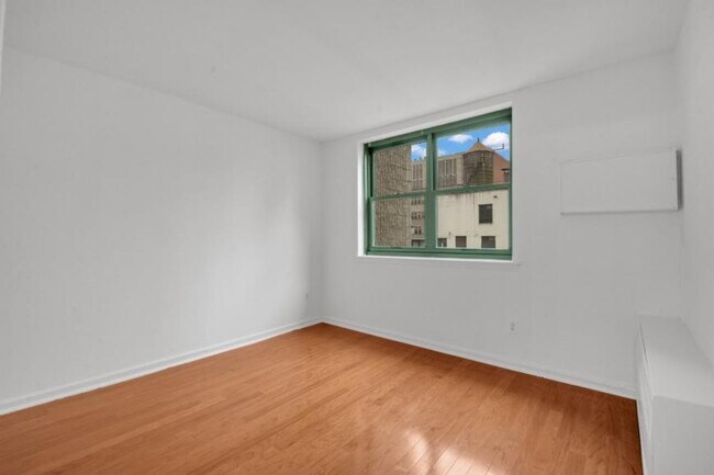 Building Photo - 4 bedroom in New York NY 10010