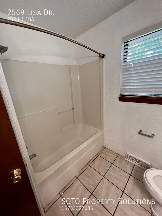 Building Photo - 2BD/1.5 BA Duplex off of Lexington