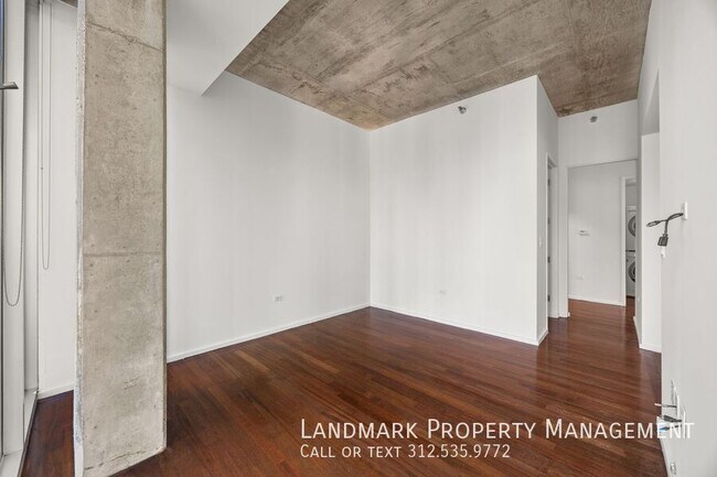 Building Photo - 550 N St Clair St