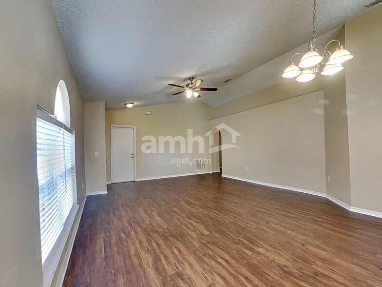 Building Photo - 11527 Ivy Flower Loop