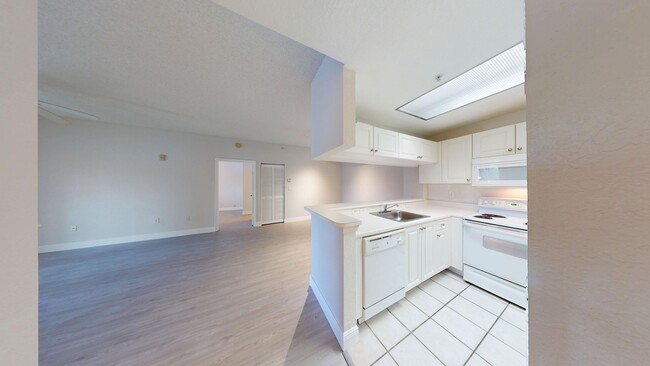 Building Photo - 2Bd /2Ba Condo with Stunning Lake Views!  ...