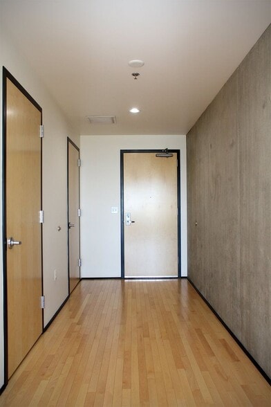 Building Photo - 333 NW 9th Ave
