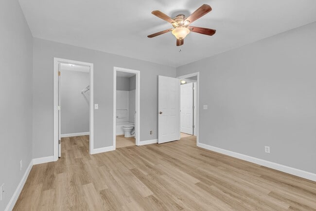 Building Photo - 525 Rushing St