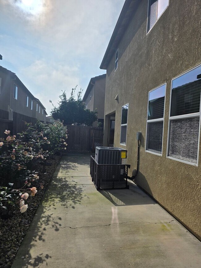 Building Photo - Spacious 5BR + Loft in Hamptons Village – Studio Suite, New HVAC, EV Charging