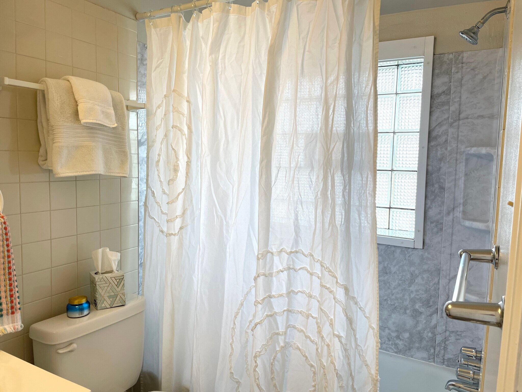 Building Photo - 5211 N Diversey Blvd