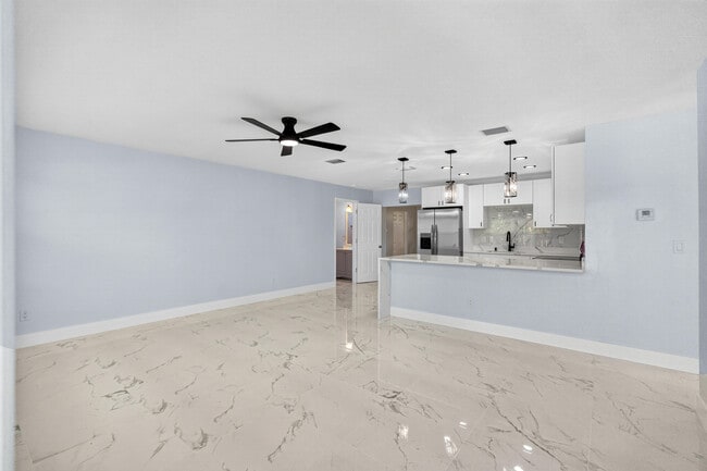 Building Photo - 1531 NE 33rd St