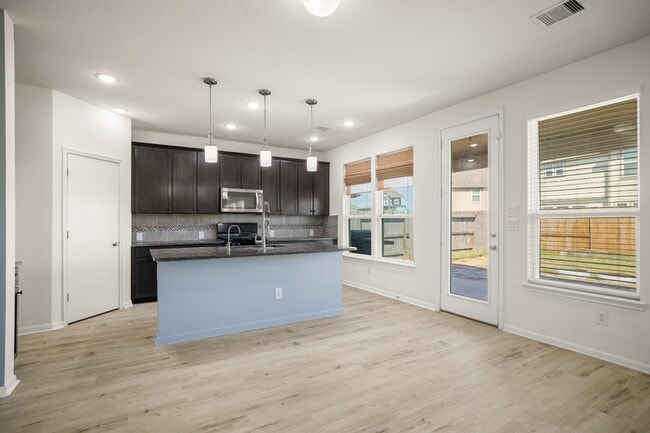 Building Photo - 4118 Lake Cypress Cir