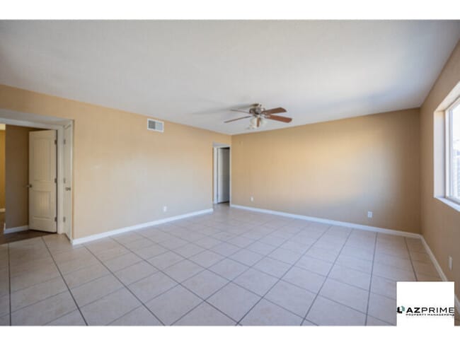 Building Photo - Embrace Comfort and Elegance in this Pristine 3/2 Apartment in Phoenix.