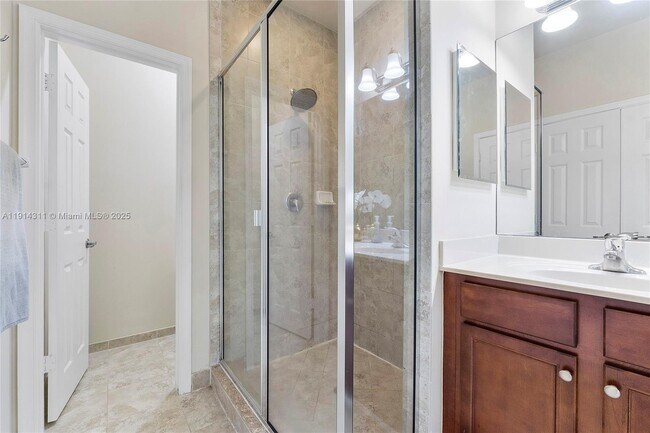 Building Photo - 10450 Wellington Parc Dr